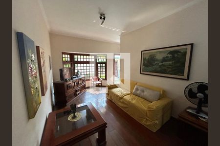 Casa à venda com 250m², 3 quartos e 4 vagasSala