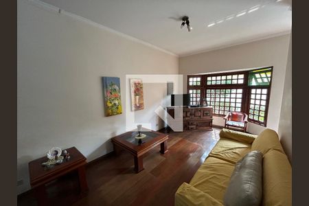 Casa à venda com 250m², 3 quartos e 4 vagasSala