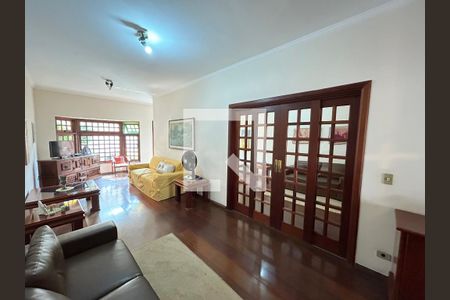 Casa à venda com 250m², 3 quartos e 4 vagasSala