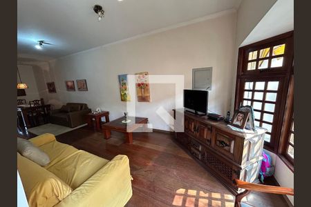 Casa à venda com 250m², 3 quartos e 4 vagasSala
