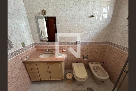 Casa à venda com 250m², 3 quartos e 4 vagasBanheiro