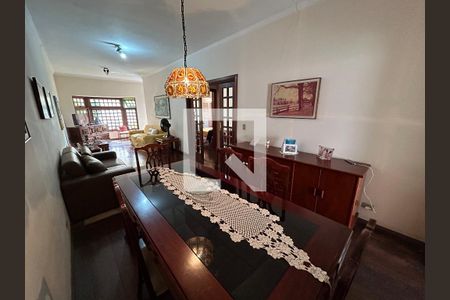 Casa à venda com 250m², 3 quartos e 4 vagasSala