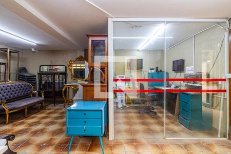 Casa à venda com 240m², 3 quartos e 5 vagas Casa à venda com 240m², 3 quartos e 5 vagasEscritório