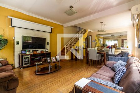 Casa à venda com 240m², 3 quartos e 5 vagas Casa à venda com 240m², 3 quartos e 5 vagasSala