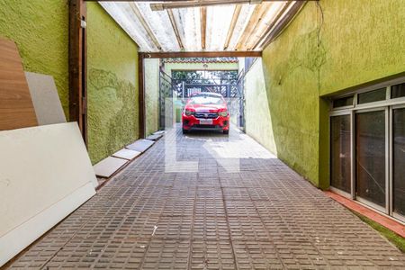 Casa à venda com 240m², 3 quartos e 5 vagas Casa à venda com 240m², 3 quartos e 5 vagasGaragem