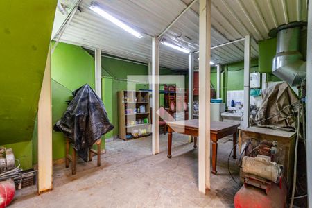 Casa à venda com 240m², 3 quartos e 5 vagas Casa à venda com 240m², 3 quartos e 5 vagasPorão