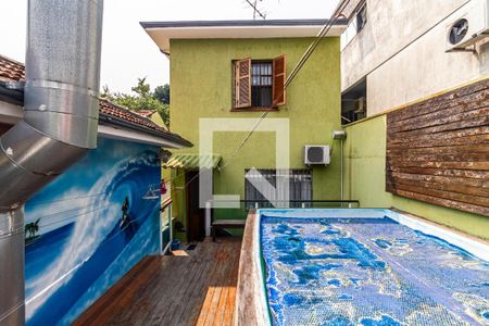 Casa à venda com 240m², 3 quartos e 5 vagas Casa à venda com 240m², 3 quartos e 5 vagasQuintal