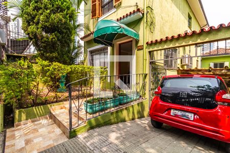 Casa à venda com 240m², 3 quartos e 5 vagas Casa à venda com 240m², 3 quartos e 5 vagasGaragem