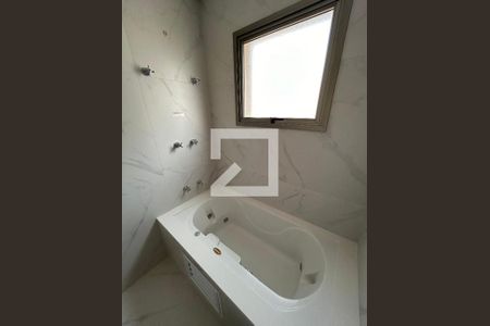 Apartamento à venda com 222m², 5 quartos e 5 vagasBanheiro da Suíte 2