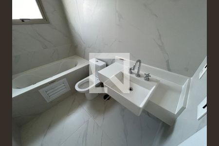 Apartamento à venda com 222m², 5 quartos e 5 vagasBanheiro da Suíte 2