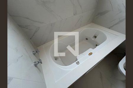 Apartamento à venda com 222m², 5 quartos e 5 vagasBanheiro da Suíte 2