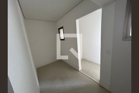 Apartamento à venda com 222m², 5 quartos e 5 vagasSuíte 1