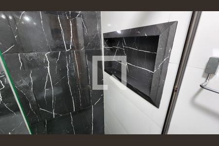 Apartamento para alugar com 58m², 2 quartos e 1 vagaDetalhe do banheiro