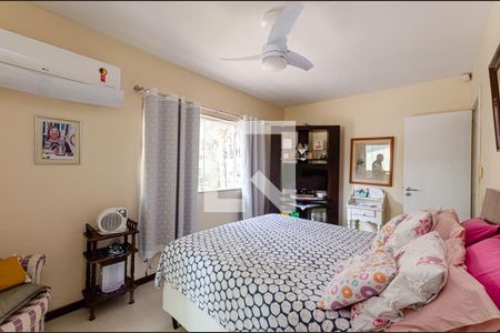 Casa de condomínio à venda com 370m², 5 quartos e 3 vagas Casa de condomínio à venda com 370m², 5 quartos e 3 vagasQuarto 3