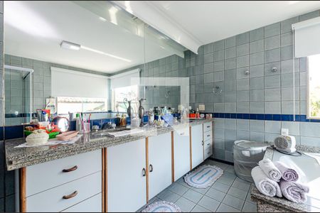 Casa de condomínio à venda com 370m², 5 quartos e 3 vagas Casa de condomínio à venda com 370m², 5 quartos e 3 vagasQuarto 3