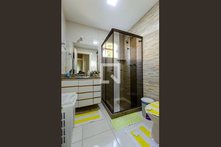 Casa de condomínio à venda com 370m², 5 quartos e 3 vagas Casa de condomínio à venda com 370m², 5 quartos e 3 vagasQuarto 2