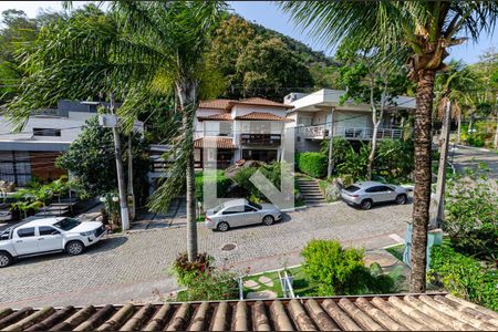 Casa de condomínio à venda com 370m², 5 quartos e 3 vagas Casa de condomínio à venda com 370m², 5 quartos e 3 vagasQuarto 3