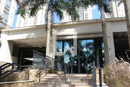 Apartamento para alugar com 66m², 2 quartos e 1 vagaFachada e portaria
