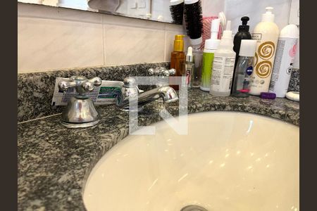 Apartamento à venda com 100m², 3 quartos e 2 vagas Apartamento à venda com 100m², 3 quartos e 2 vagasBanheiro