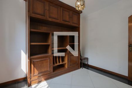 Casa à venda com 300m², 5 quartos e 4 vagasEscritório