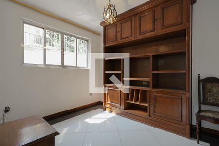 Casa à venda com 300m², 5 quartos e 4 vagasEscritório