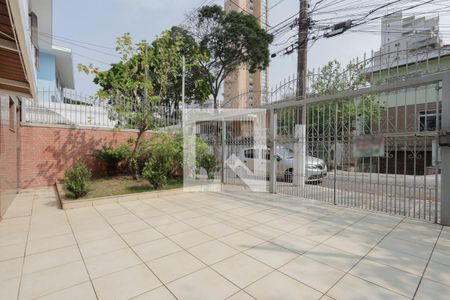 Casa à venda com 300m², 5 quartos e 4 vagasEntrada e jardim