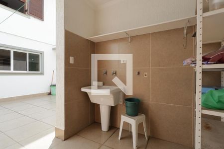 Casa à venda com 300m², 5 quartos e 4 vagasÁrea de serviço