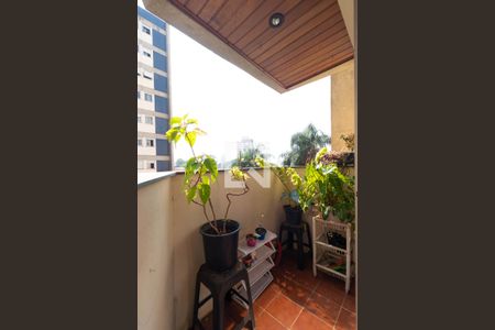 Apartamento à venda com 96m², 3 quartos e 1 vaga Apartamento à venda com 96m², 3 quartos e 1 vagaSacada da Salas