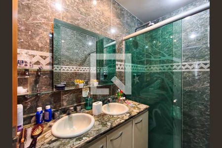 Apartamento para alugar com 135m², 4 quartos e 2 vagasBanheiro Corredor