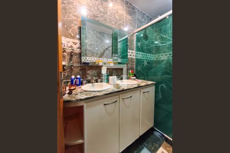 Apartamento para alugar com 135m², 4 quartos e 2 vagasBanheiro Corredor