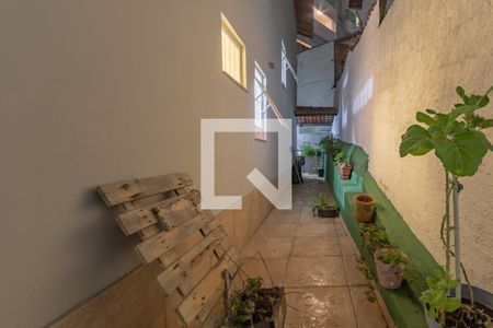 Casa à venda com 245m², 4 quartos e 4 vagas Casa à venda com 245m², 4 quartos e 4 vagasCorredor Lateral