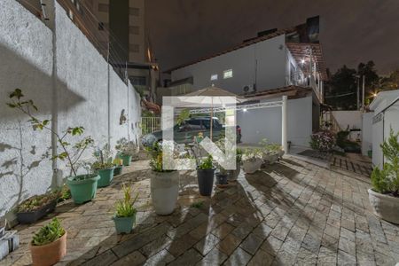 Casa à venda com 245m², 4 quartos e 4 vagas Casa à venda com 245m², 4 quartos e 4 vagasEntrada