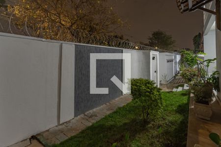 Casa à venda com 245m², 4 quartos e 4 vagas Casa à venda com 245m², 4 quartos e 4 vagasEntrada