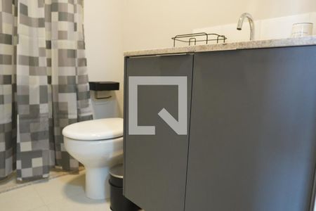 Banheiro de kitnet/studio à venda com 1 quarto, 28m² em Pinheiros, São Paulo