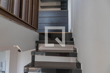 Apartamento para alugar com 110m², 2 quartos e 2 vagas Apartamento para alugar com 110m², 2 quartos e 2 vagasEscada