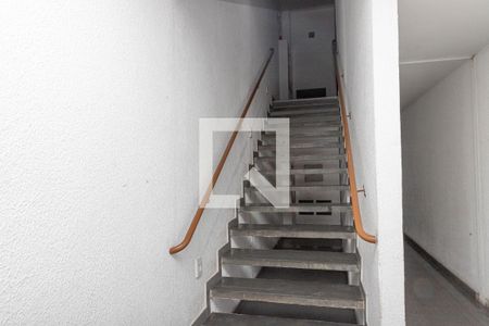 Apartamento para alugar com 110m², 2 quartos e 2 vagas Apartamento para alugar com 110m², 2 quartos e 2 vagasEscada do prédio