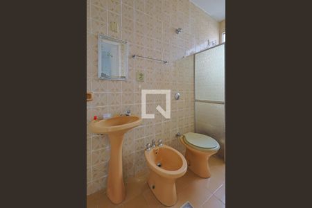 Casa à venda com 400m², 3 quartos e 6 vagasBanheiro da Suíte 1