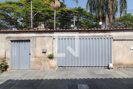 Casa à venda com 1000m², 5 quartos e 10 vagasFachada