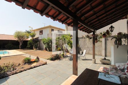 Casa à venda com 1000m², 5 quartos e 10 vagasQuintal