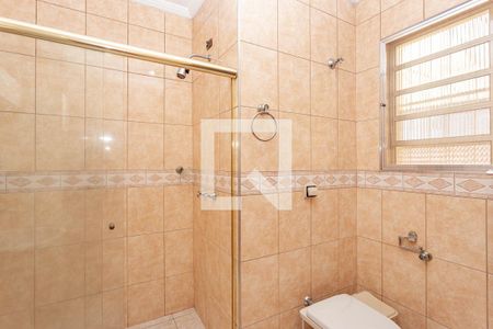 Casa à venda com 250m², 3 quartos e 7 vagasBanheiro da Suíte 2