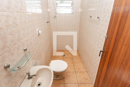 Casa à venda com 250m², 3 quartos e 7 vagasBanheiro de serviço