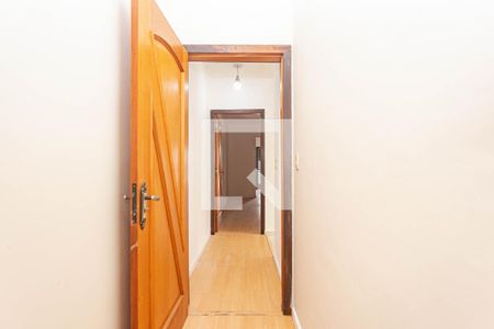 Casa à venda com 250m², 3 quartos e 7 vagasCorredor