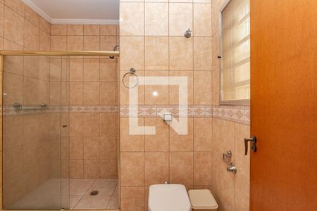 Casa à venda com 250m², 3 quartos e 7 vagasBanheiro da Suíte 2