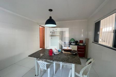 Casa para alugar com 120m², 2 quartos e 2 vagasCozinha