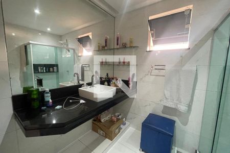Banheiro de casa para alugar com 2 quartos, 120m² em Santo Antonio, Duque de Caxias