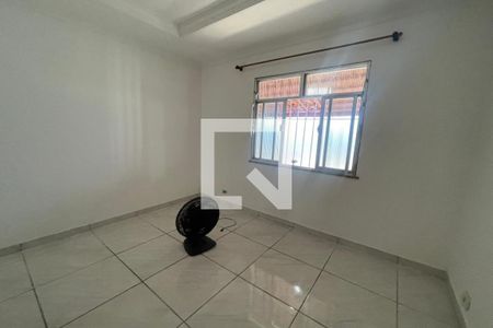 Quarto de casa para alugar com 2 quartos, 120m² em Santo Antonio, Duque de Caxias