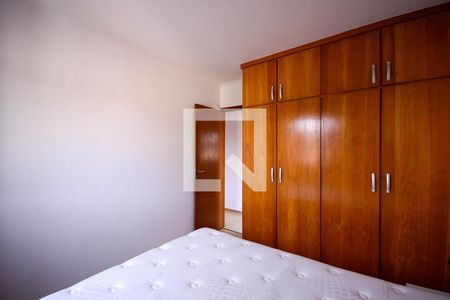 Quarto 2 de apartamento para alugar com 3 quartos, 70m² em Vila Firmiano Pinto, São Paulo