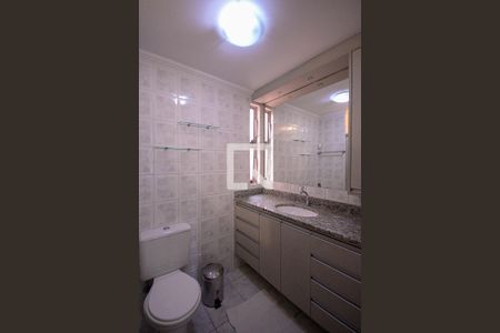 Banheiro de apartamento para alugar com 3 quartos, 70m² em Vila Firmiano Pinto, São Paulo