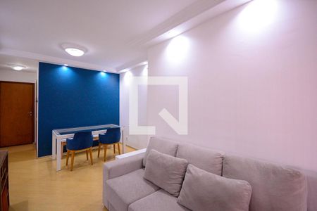 Sala  de apartamento para alugar com 3 quartos, 70m² em Vila Firmiano Pinto, São Paulo