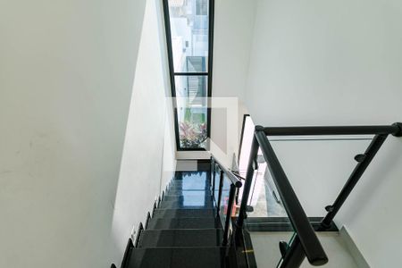 Casa para alugar com 143m², 3 quartos e 2 vagas Casa para alugar com 143m², 3 quartos e 2 vagasEscada